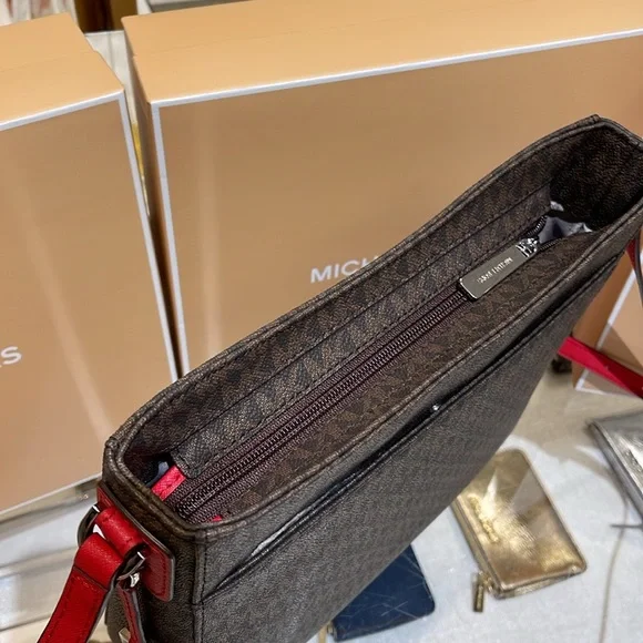 MICHAEL KORS 
Jet Set Travel Large Logo Messenger Bag
COLOR BRIGHT RED
NWT - Picture 14 of 16